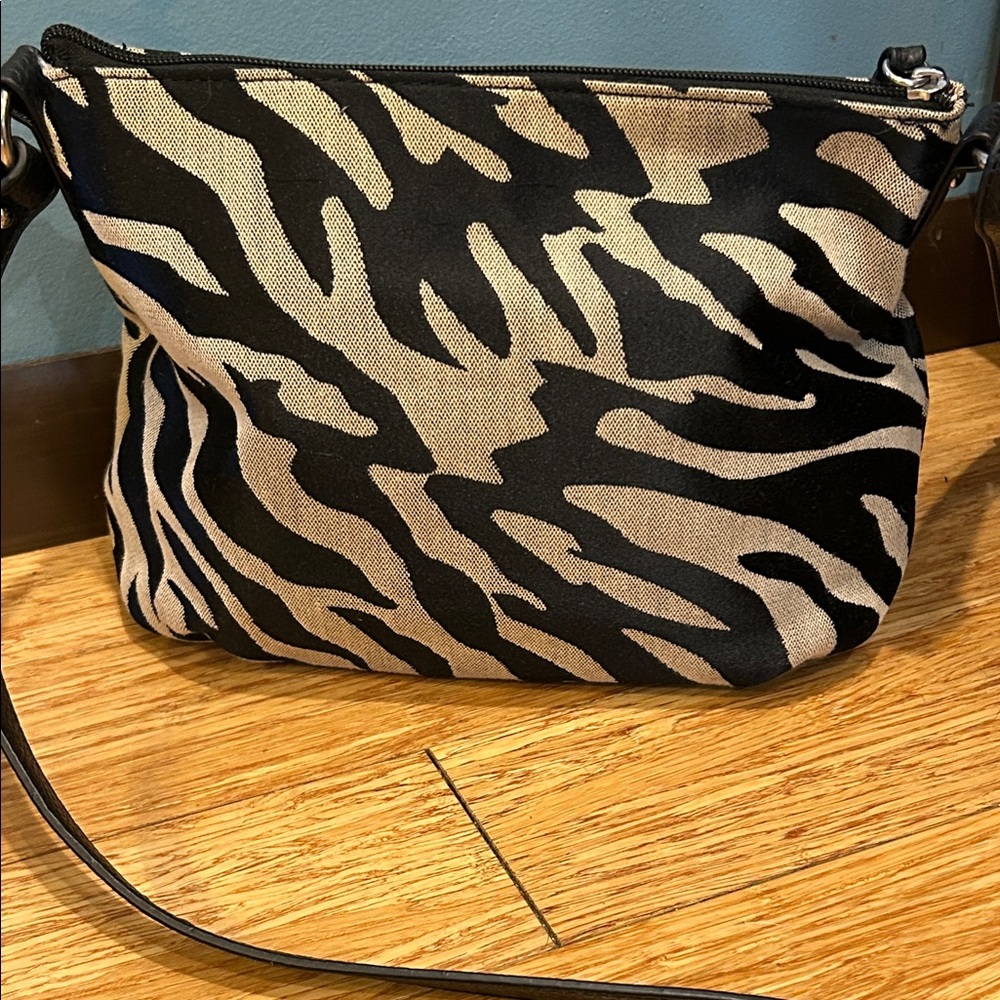 Dana Buchman Black/Tan Zebra Crossbody Bag Purse DB Logo Lined Adjustable Strap - Picture 3 of 9